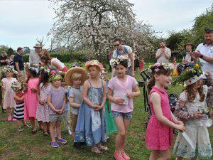 Kent Downs NL - May Day Hat Competition