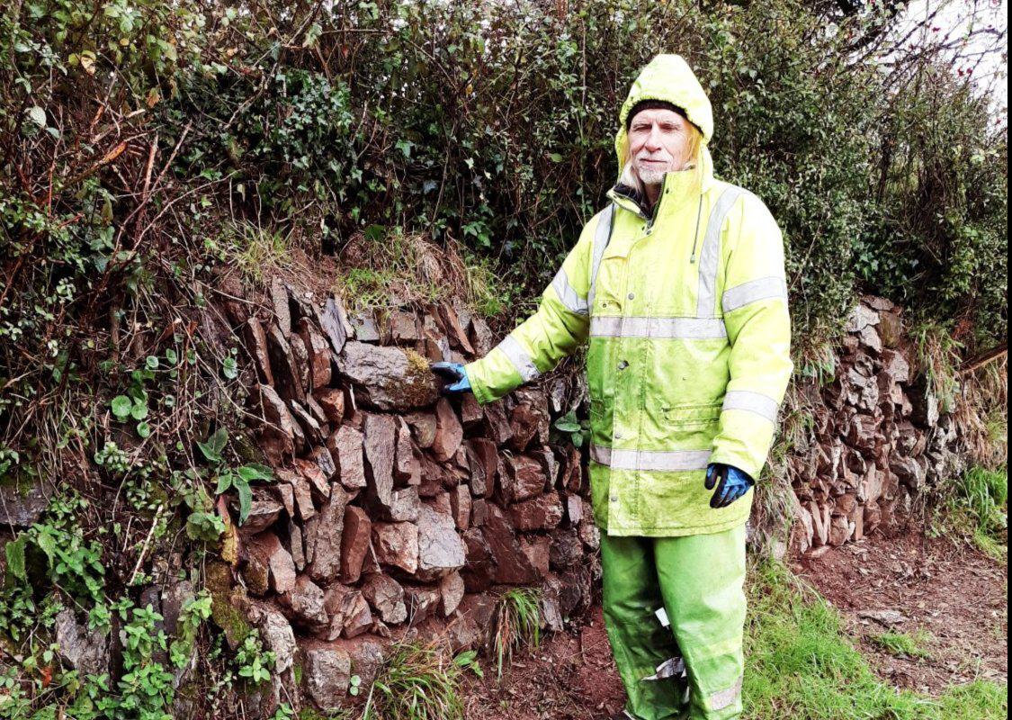 Tamar Valley NL - Tavistock Taskforce volunteer supervisor stone wall repairing